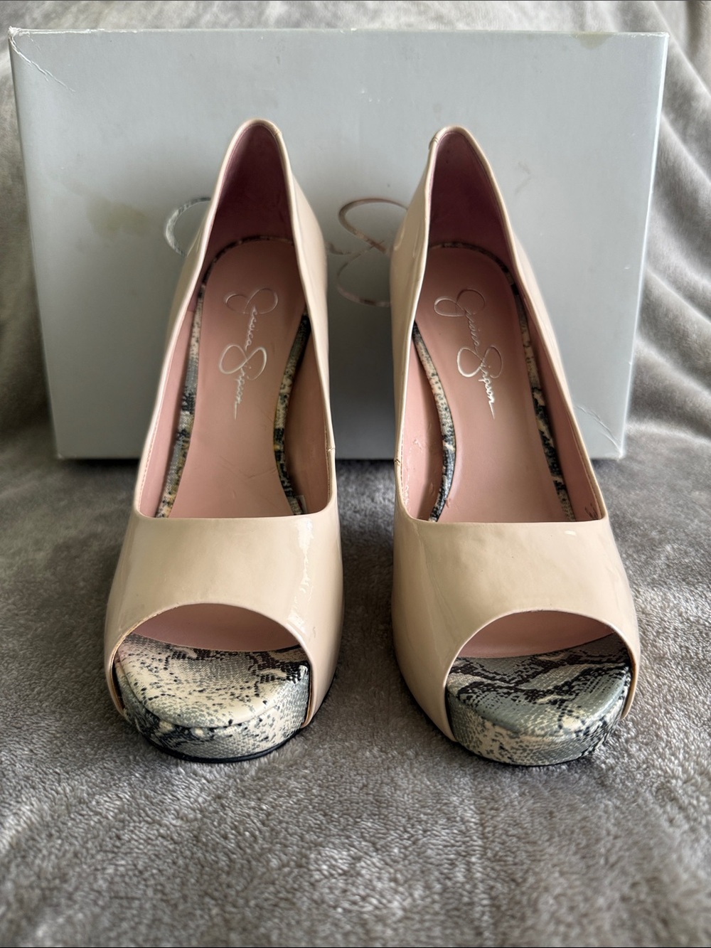 Jessica Simpson “Amandax” Dove Patent Leather Heels – Size 9M